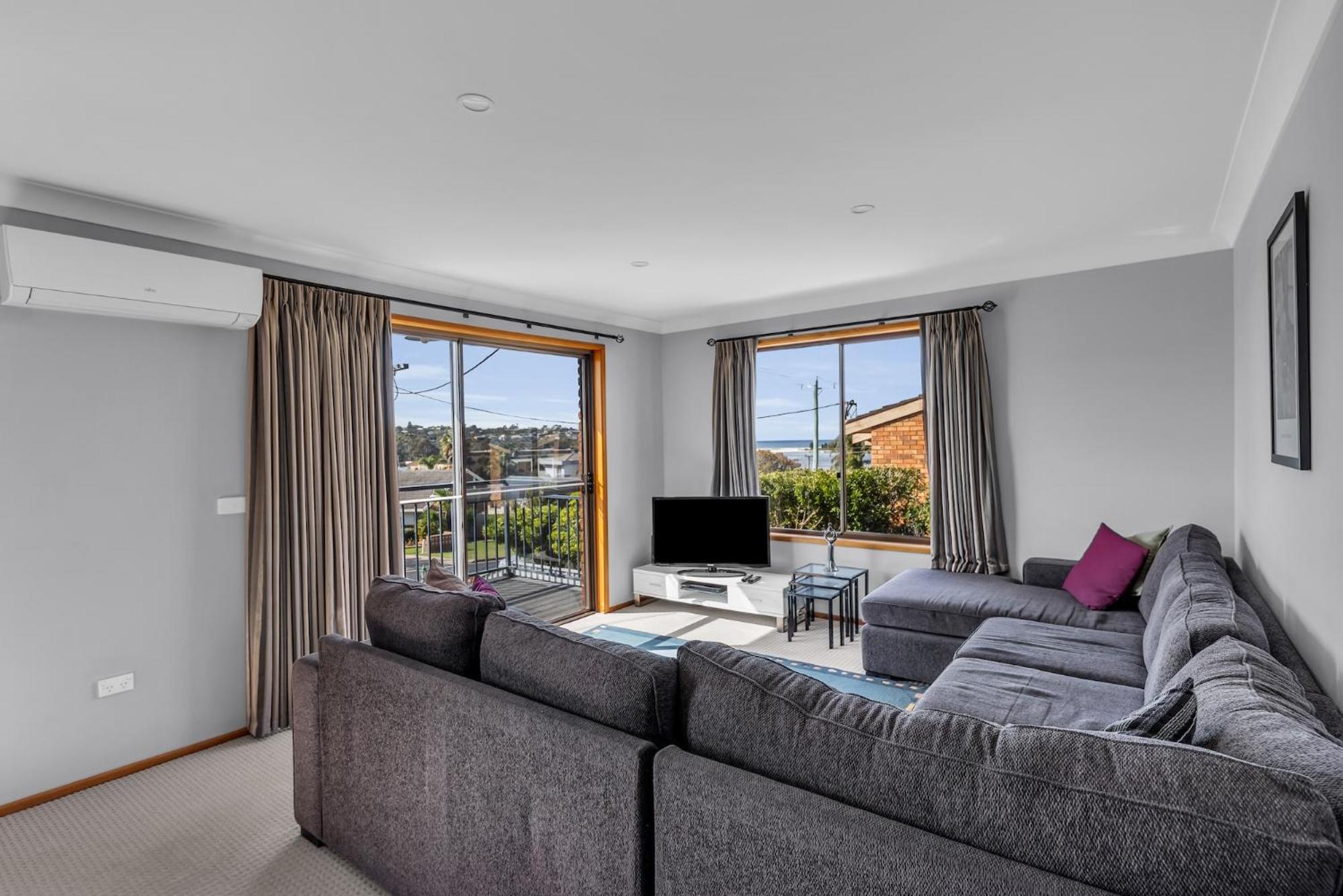 Harbour Lights - townside with a pool