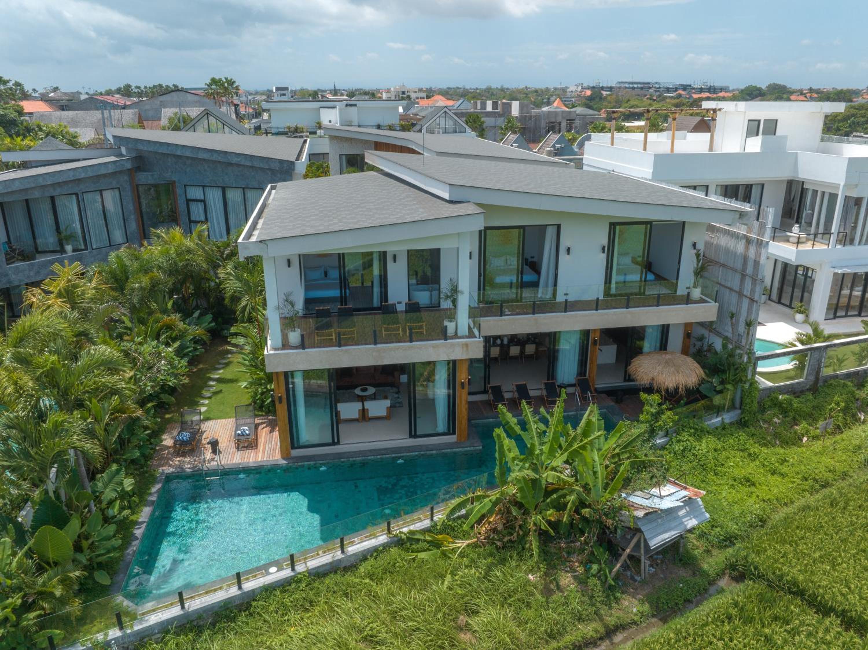 Villa Amaluna - Tranquil Retreat 4BR with Panoramic Rice Field Views