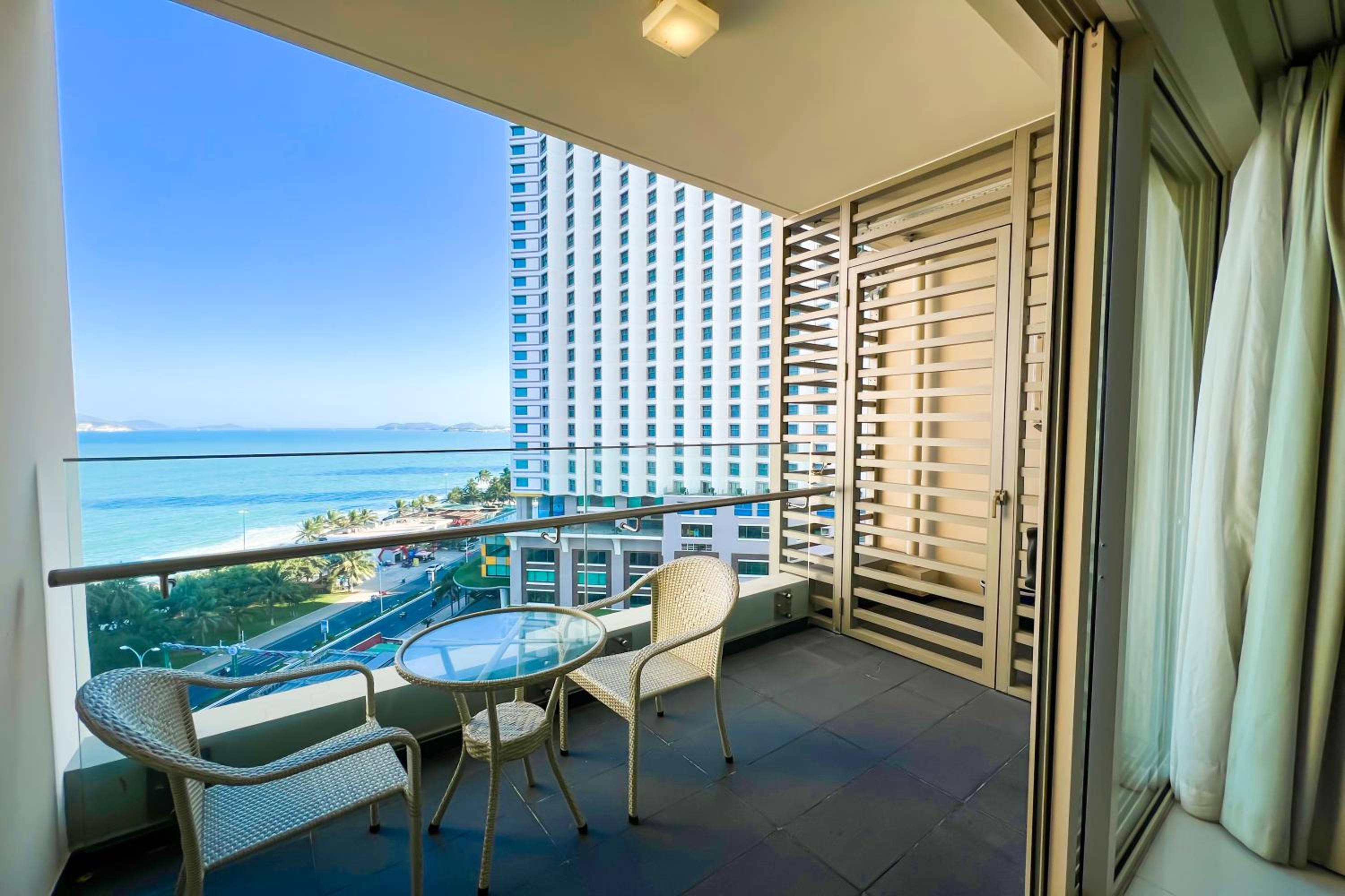 Rozy Apartment in City Center with Sea View view 2