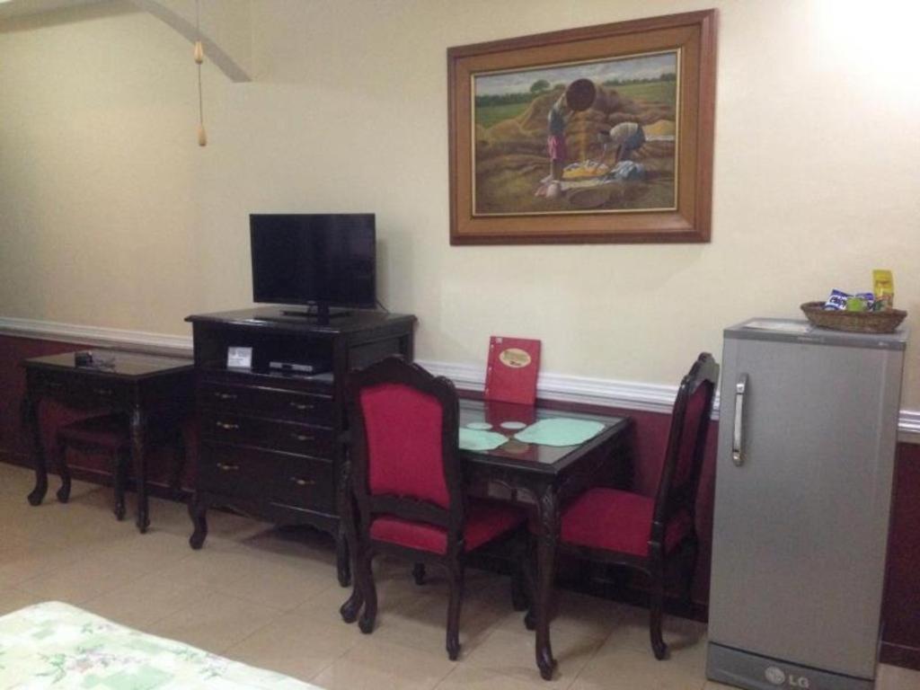 Kokomos Suites Hotel