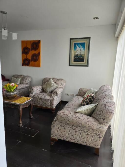 Amplio y hermoso Triplex familiar view 3
