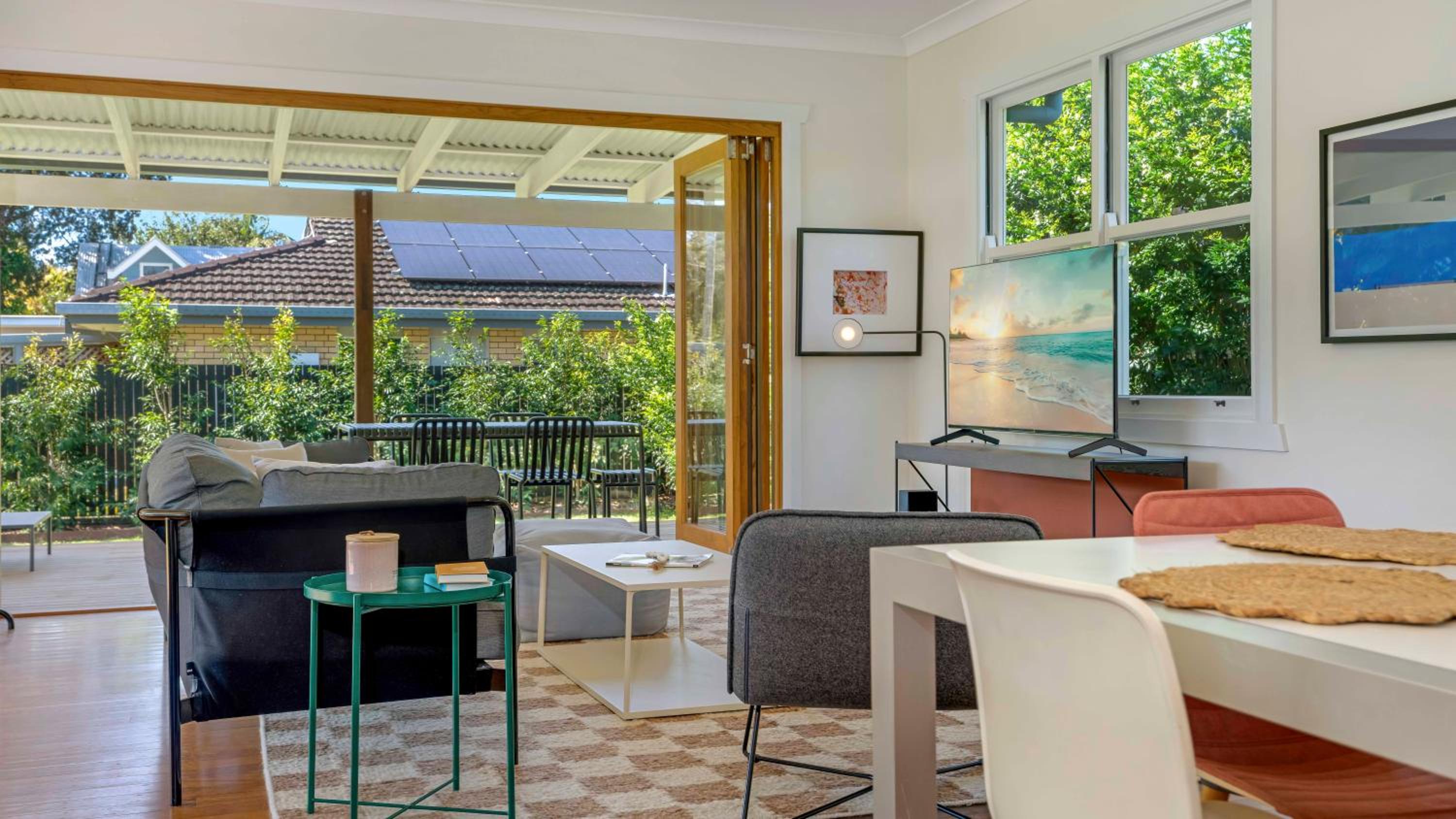 The Pines - Stylish, Brand new home