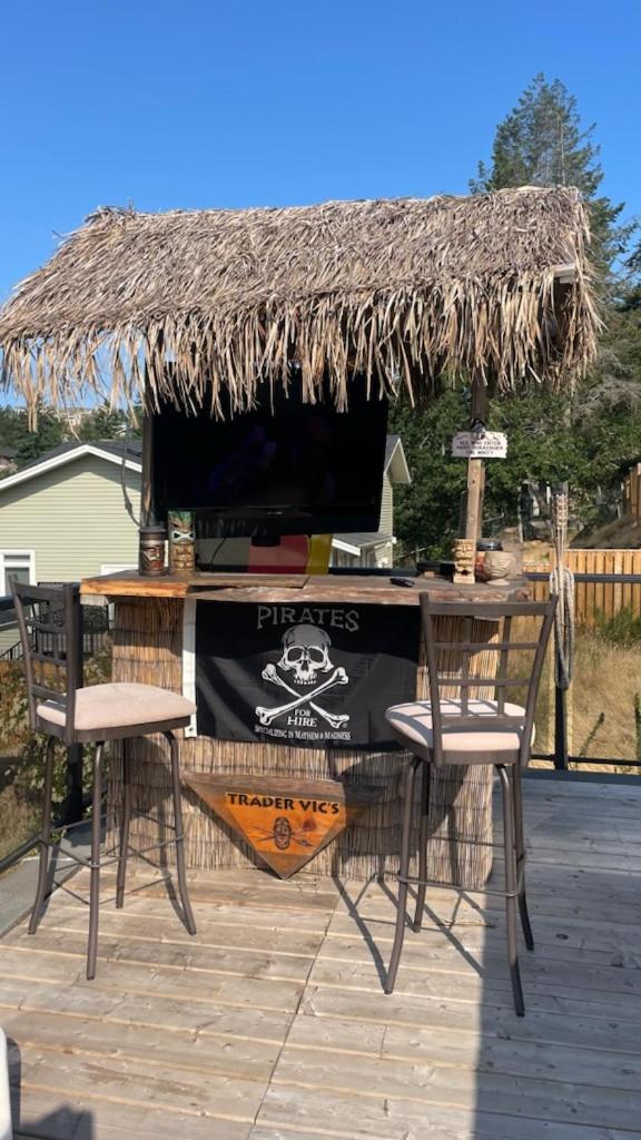 Trader Vics Tiki Bar n Grill