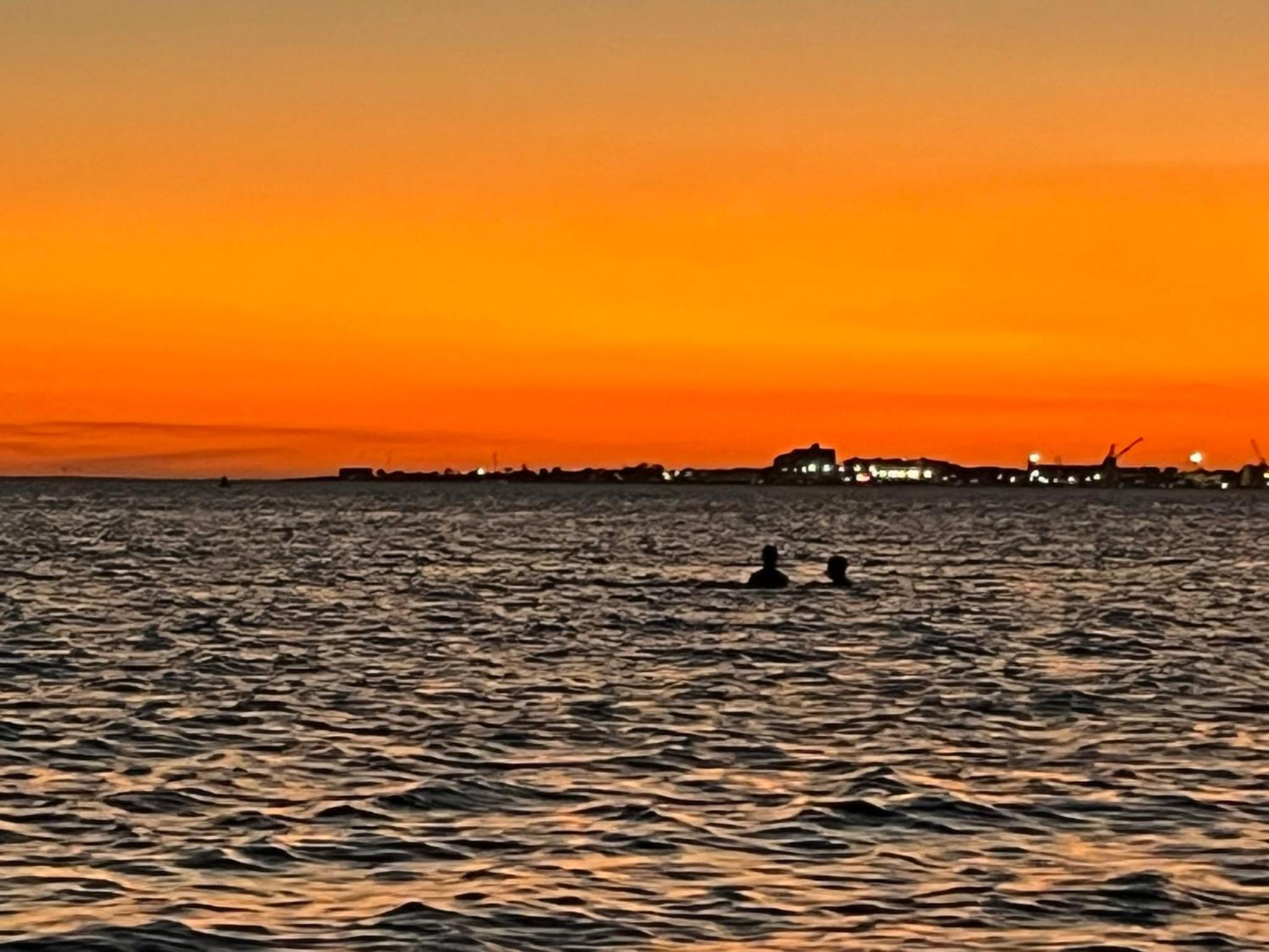 St Kilda apt close to beach