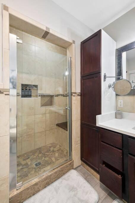 Charming Cozy 2-Bedroom Retreat in South Windsor