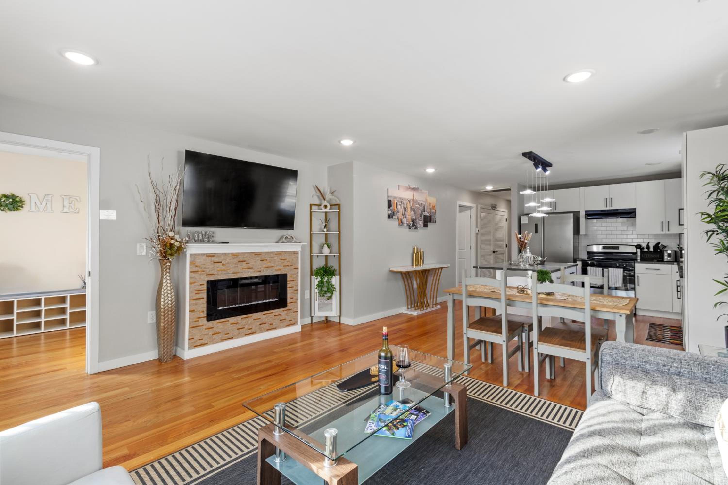 Luxury Gated home near NYC and EWR with free Parking view 5
