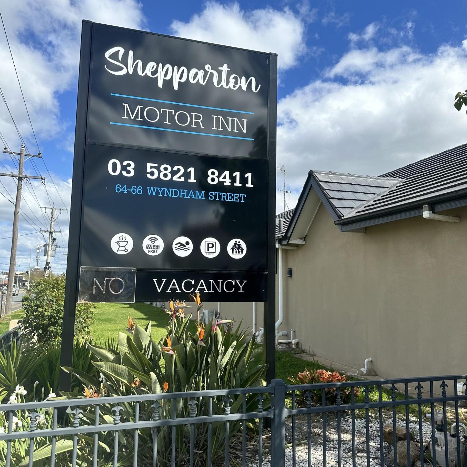 SHEPPARTON MOTOR INN Tudor House Motel