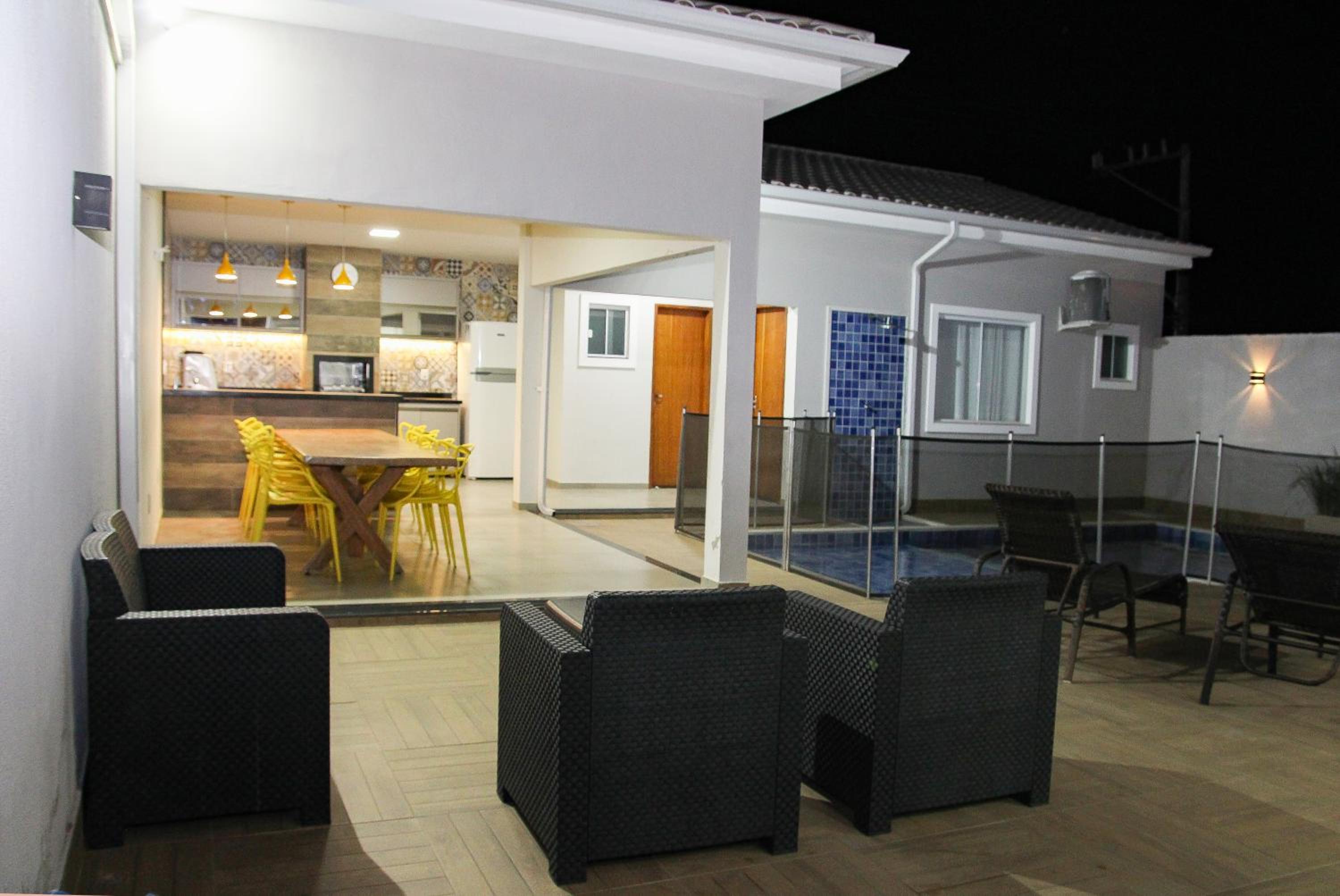 Piscina Aquecida, 5 suítes com ar condicionado, 10km Cabo Frio