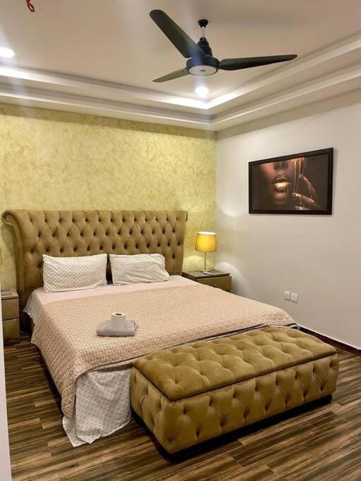 The Executive 1BHK Luxury Apt Self Check-in view 2