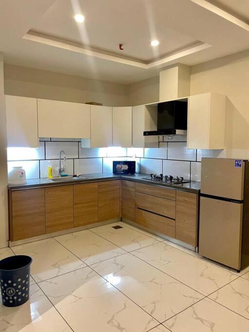 The Executive 1BHK Luxury Apt Self Check-in view 5