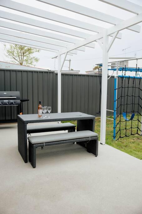 Vida Hamilton - 3 bed, 2 bath kids playground!