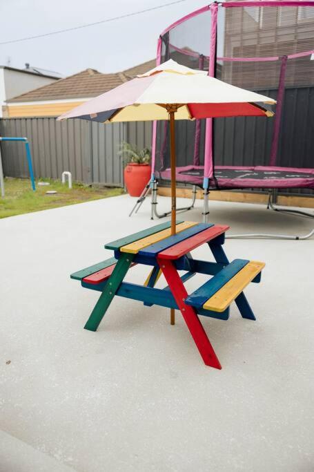Vida Hamilton - 3 bed, 2 bath kids playground!