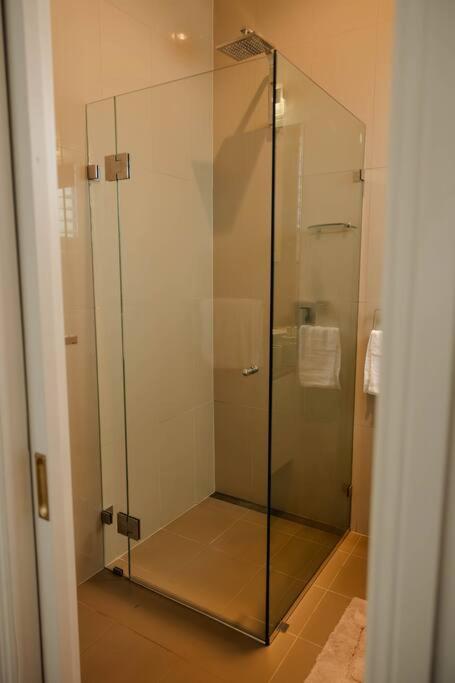 Vida Hamilton - 3 bed, 2 bath kids playground!