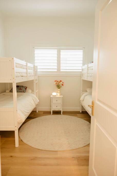 Vida Hamilton - 3 bed, 2 bath kids playground!