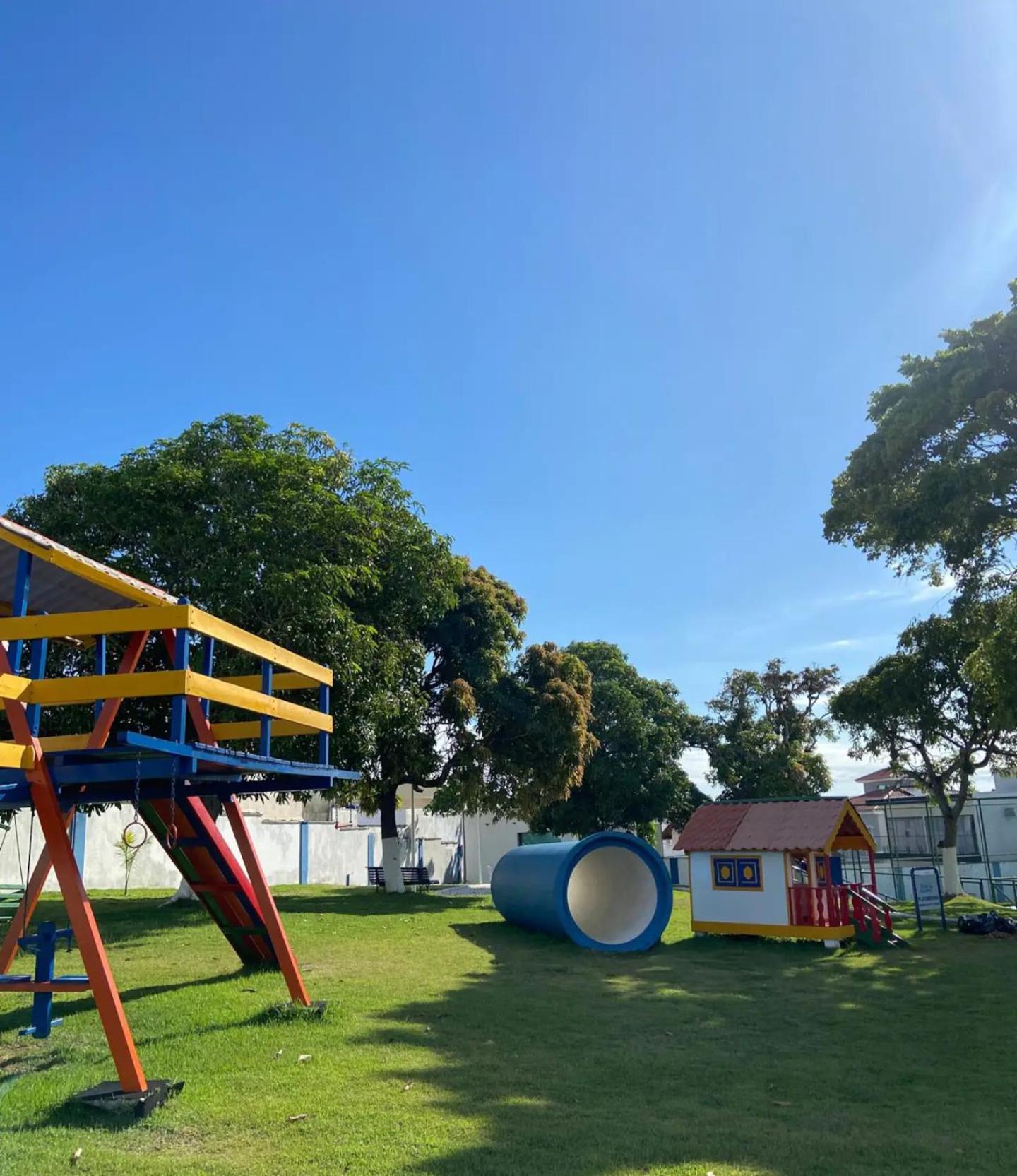 Piscina Aquecida, 5 suítes com ar condicionado, 10km Cabo Frio