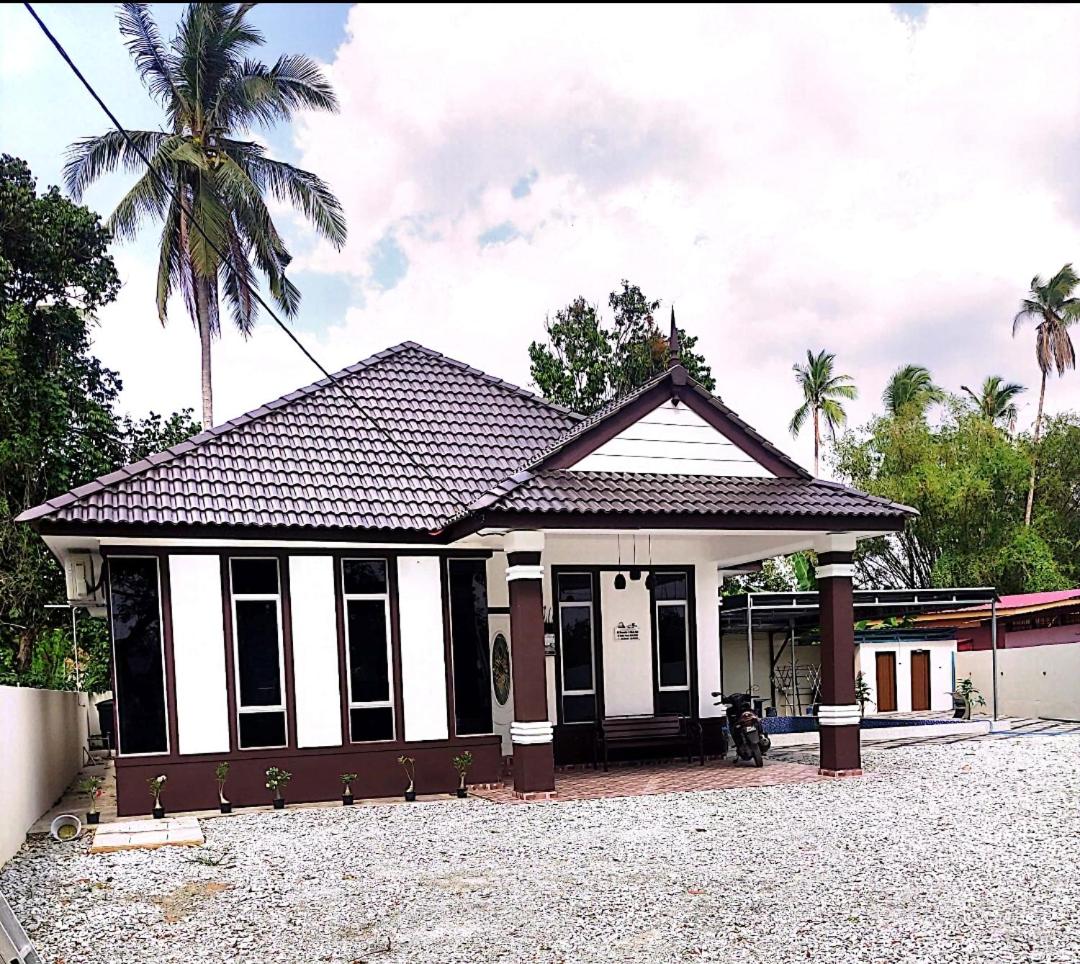 Kolam Besar dengan Privasi di Nel Homestay photo 8