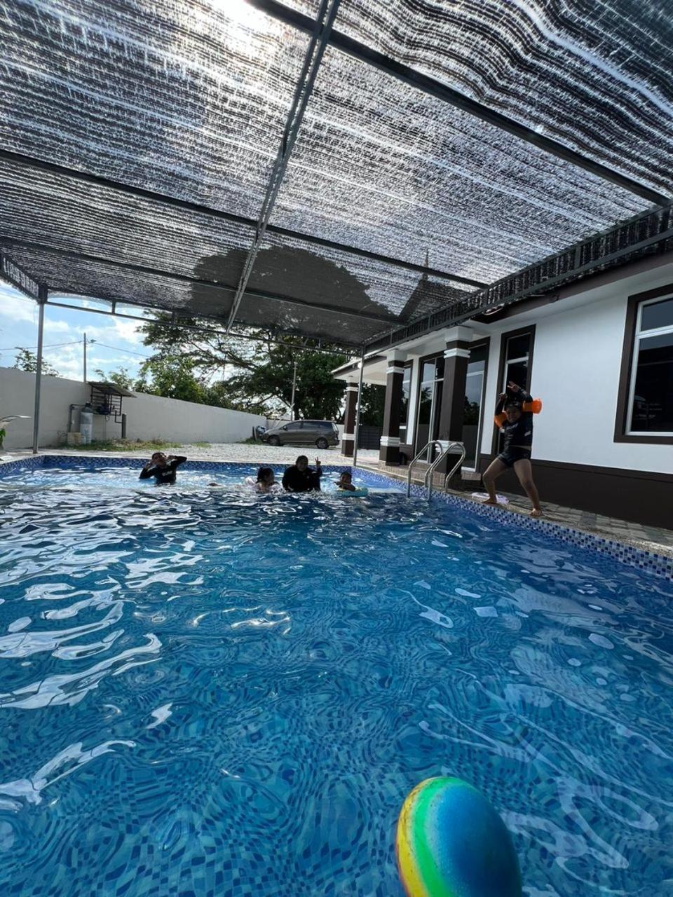 Kolam Besar dengan Privasi di Nel Homestay photo 3