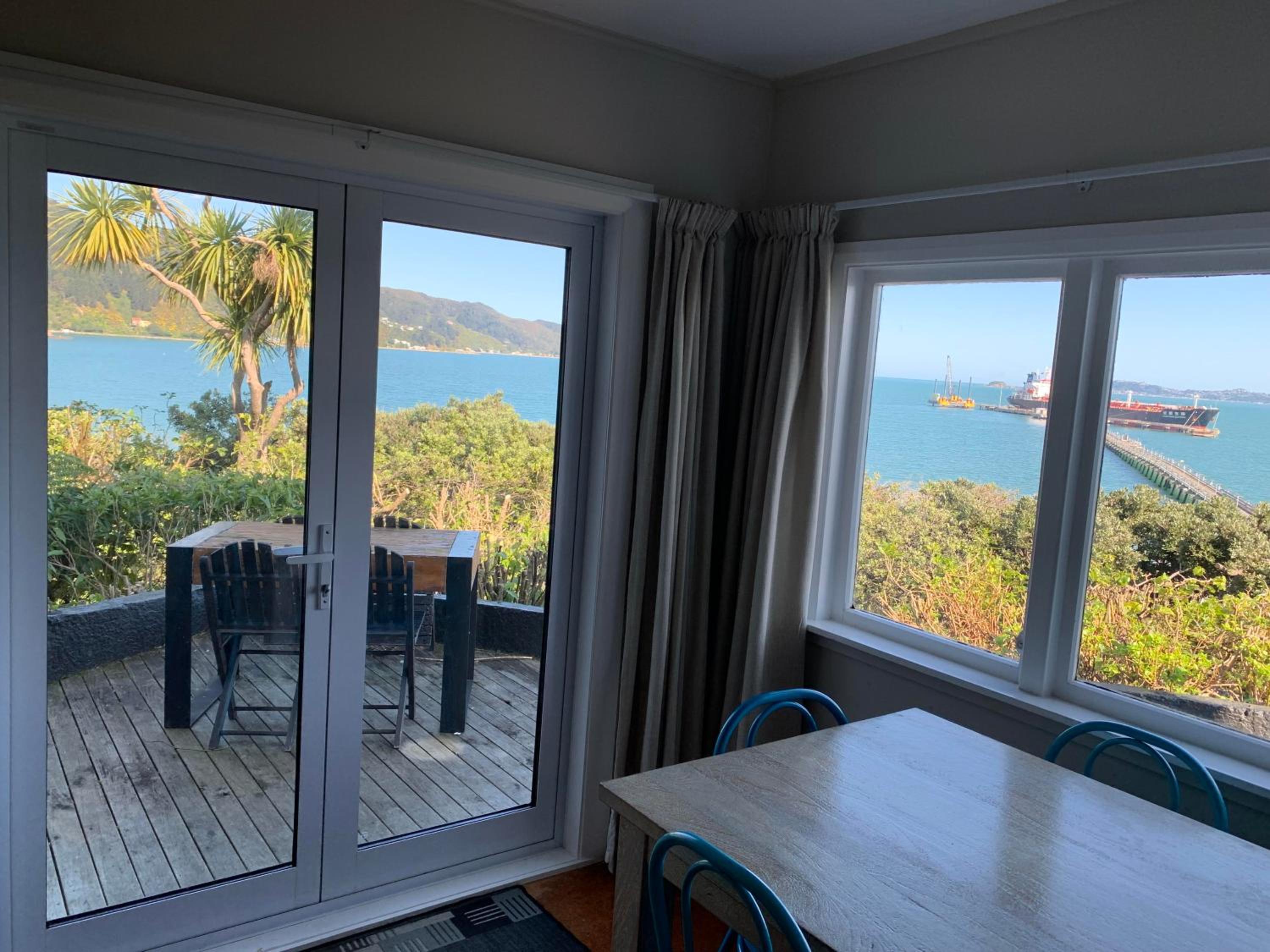 Beach Home with 3 double bedrooms and amazing sea views view 4