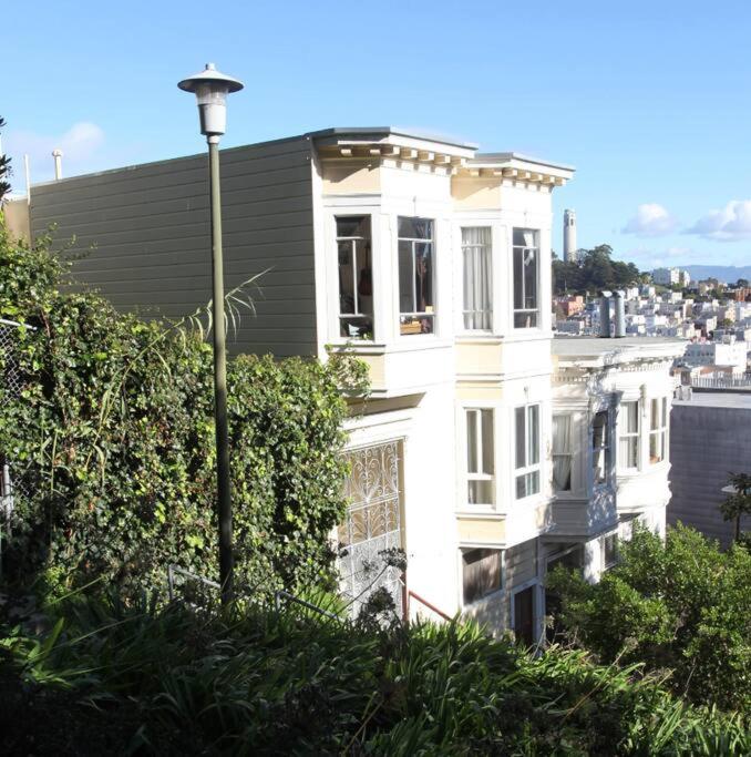 Iconic 3 bedroom with Sweping Bay City Views, 100 Walk Score — San Francisco