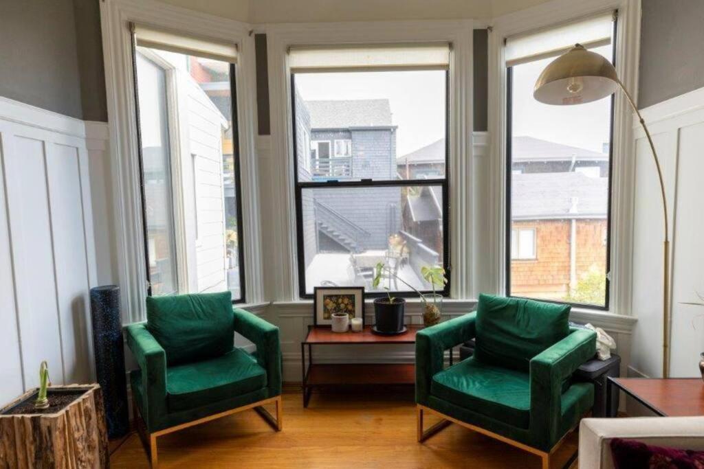 Iconic 3 bedroom with Sweping Bay City Views, 100 Walk Score photo 5