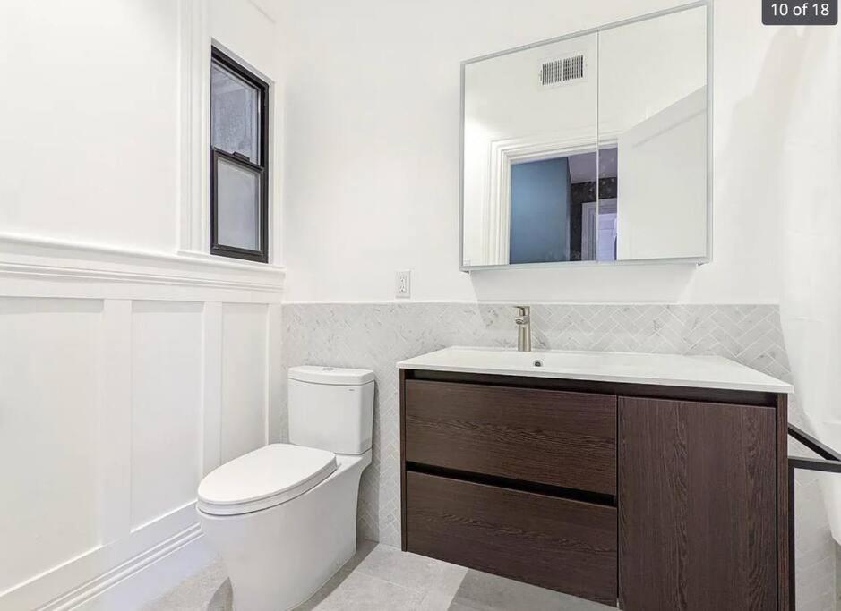 Iconic 3 bedroom with Sweping Bay City Views, 100 Walk Score photo 4