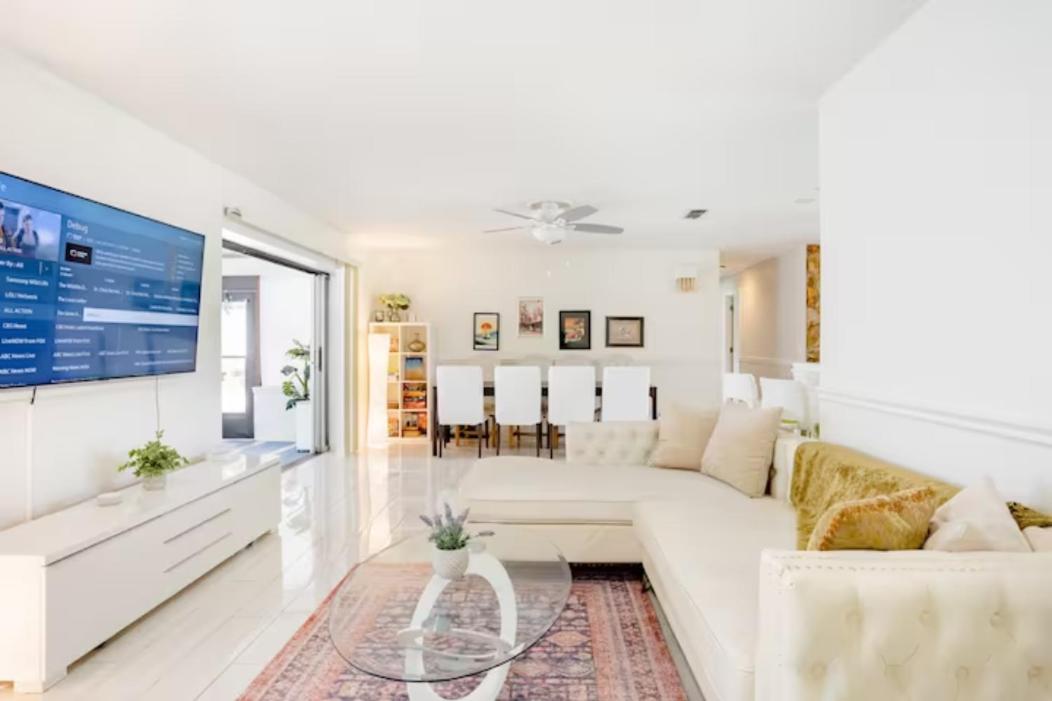 Beach Resort Retreat Accessible Home with Jacuzzi view 4