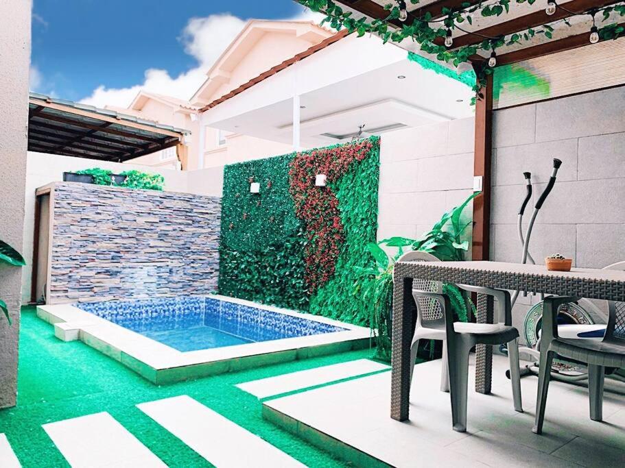 Casa en Urbanización con Piscina Privada