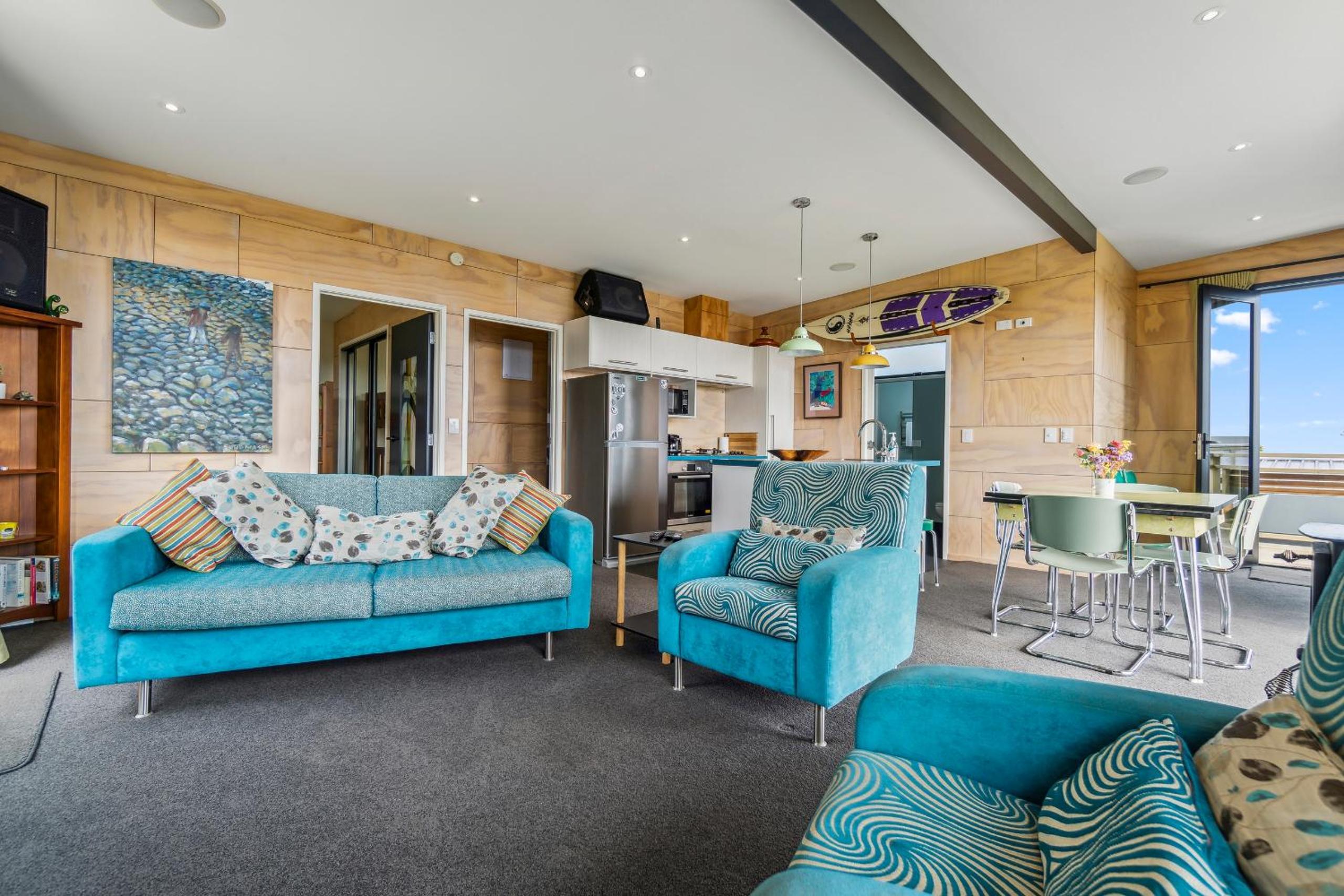 Cedar By Surf - Whale Bay Raglan Holiday Home view 2