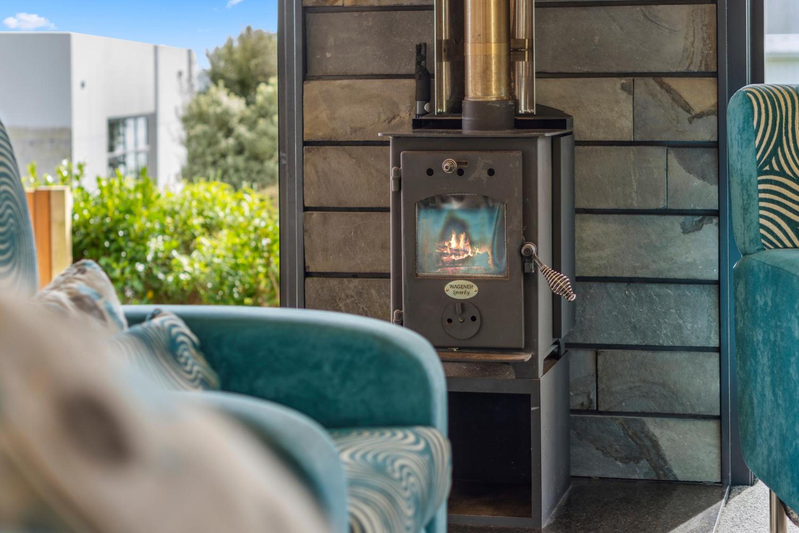 Cedar By Surf - Whale Bay Raglan Holiday Home view 4