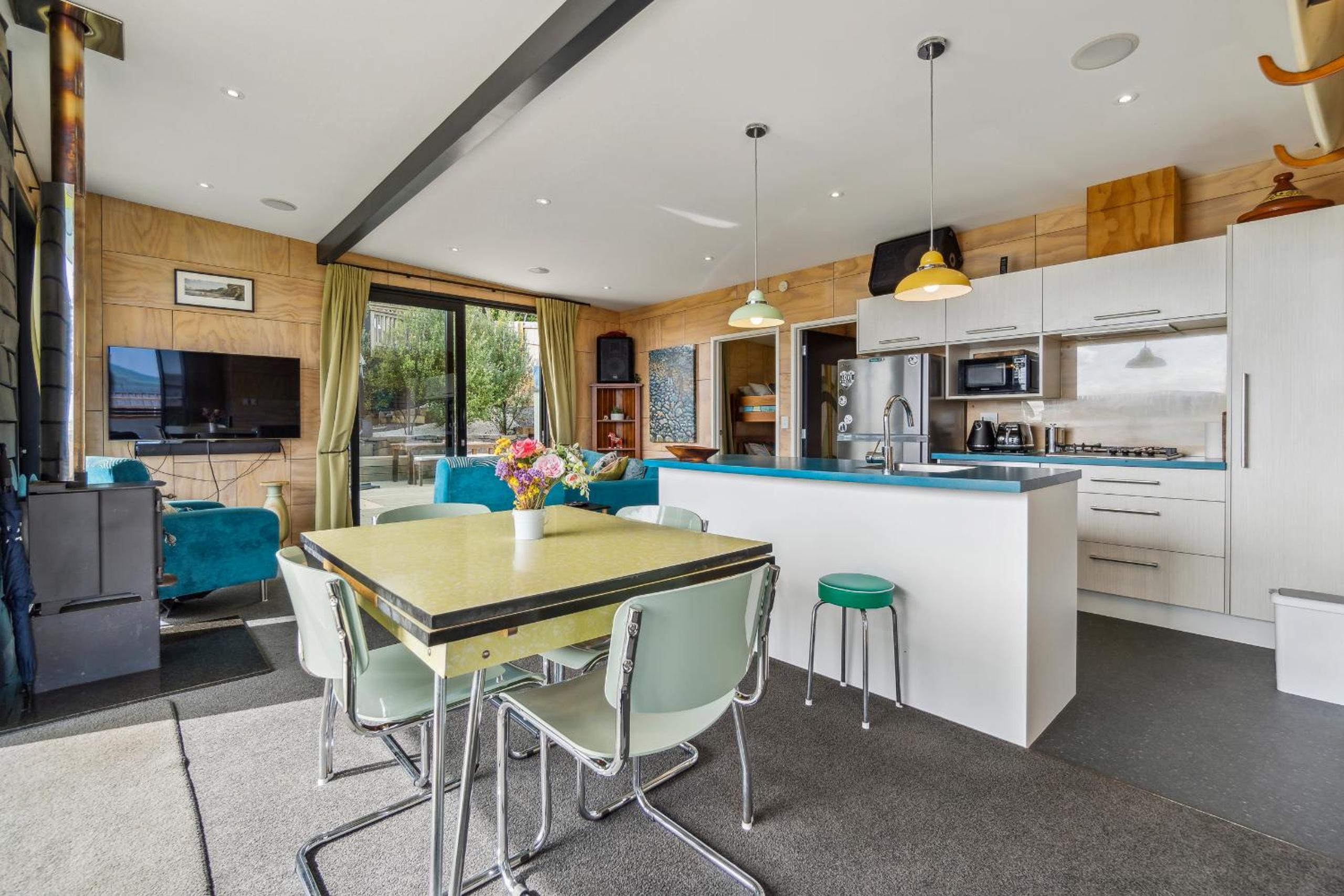 Cedar By Surf - Whale Bay Raglan Holiday Home view 5