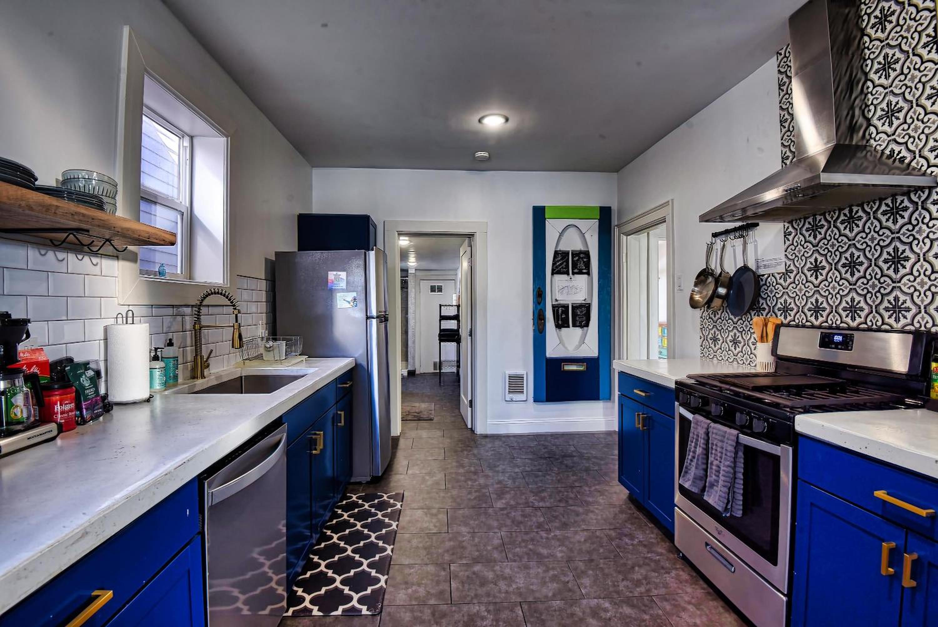 Beautifully Remodeled 2bd in the Perfect Location view 3