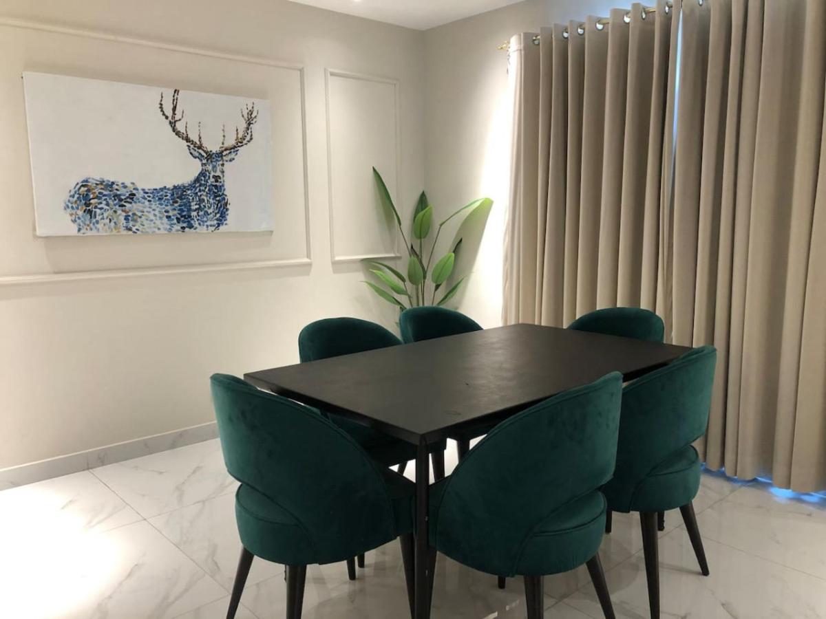 NAMUVE - The Opus Residences 3-Bed Luxury Apartment Gulberg view 2