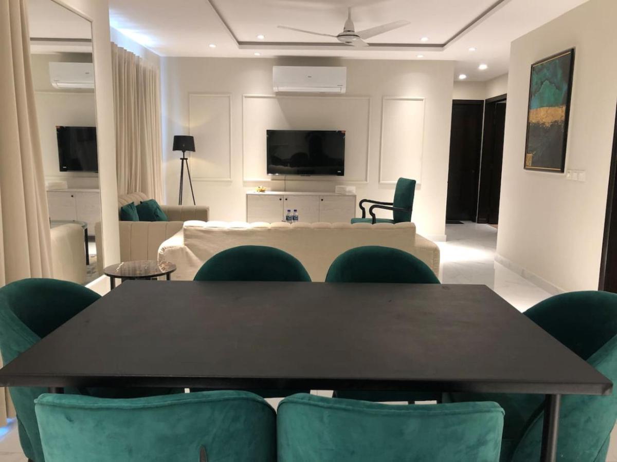 NAMUVE - The Opus Residences 3-Bed Luxury Apartment Gulberg view 3