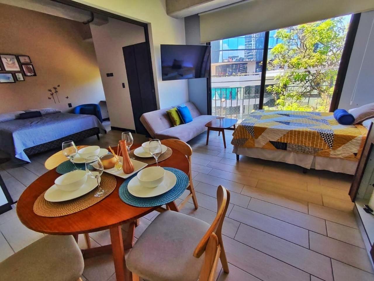 Hotel Deluxe Apartment in Guatemala City zona 10 Airport - Image 1