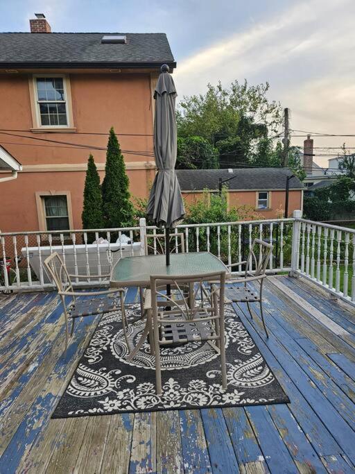 Comfy Getaway minutes from UBS Arena