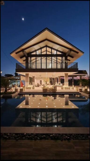 Amani Grand Resort and Residences - Pool View Room 333B Free wifi, netflix, pool and gym house, 3mins to Mactan Cebu International Airport view 4