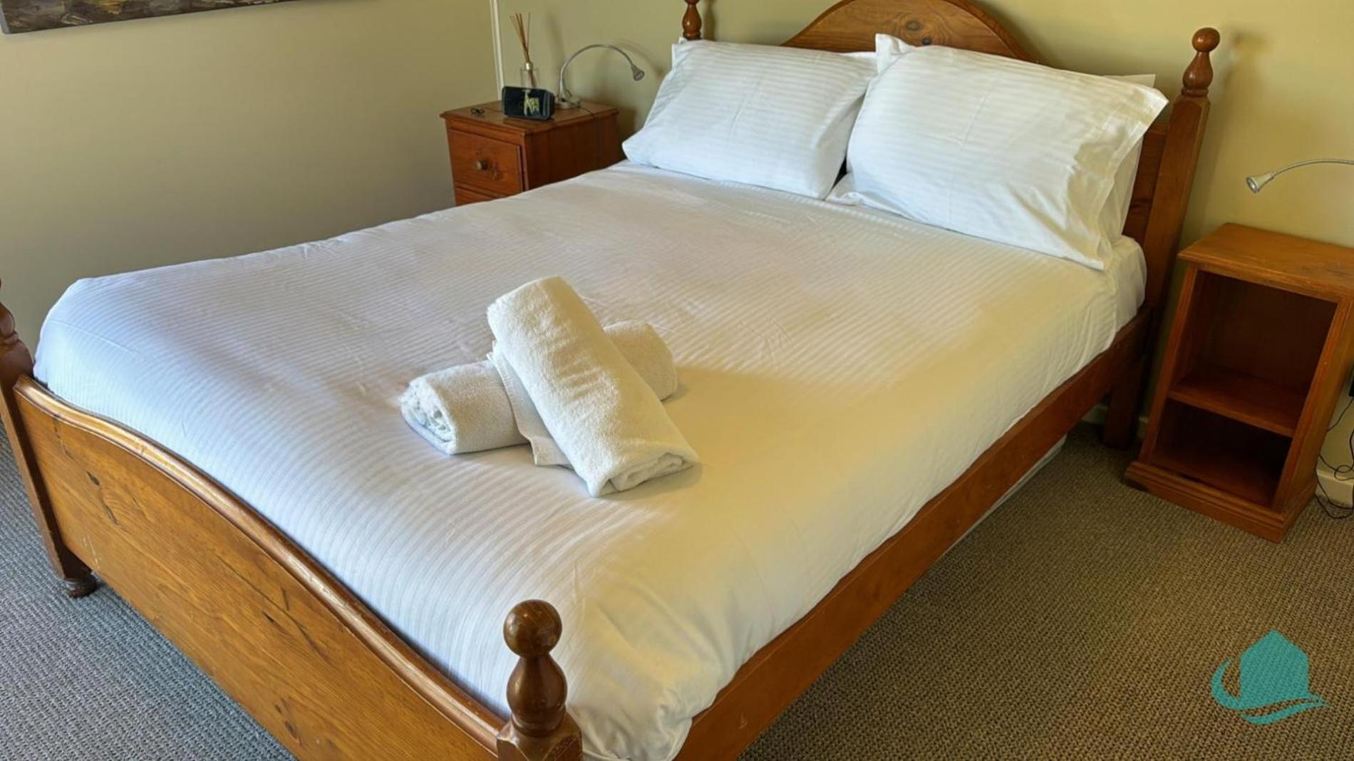 Rosies Family Spa Retreat - 300m to the sandy shores of Caves Beach