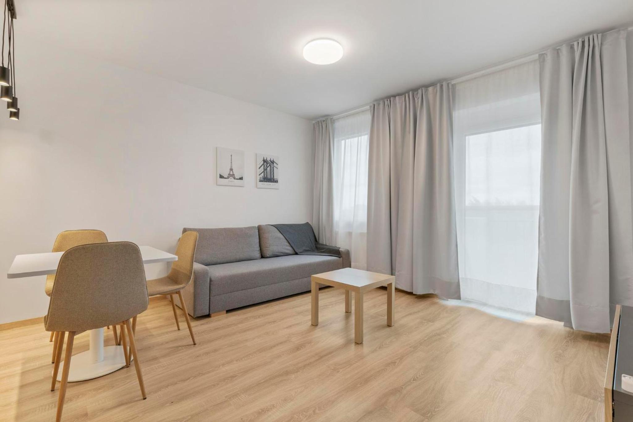 Pilot Apartment - With parking view 5