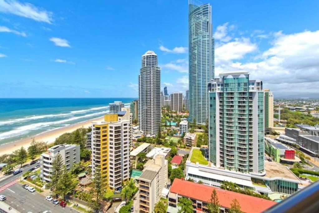 SURFERS PARADISE ABSOLUTE BEACHFRONT WITH VIEWS, 24th FLOOR , 1 br Apt - IDEAL FOR COUPLES or 2 PPL TRAVELLING TOGETHER