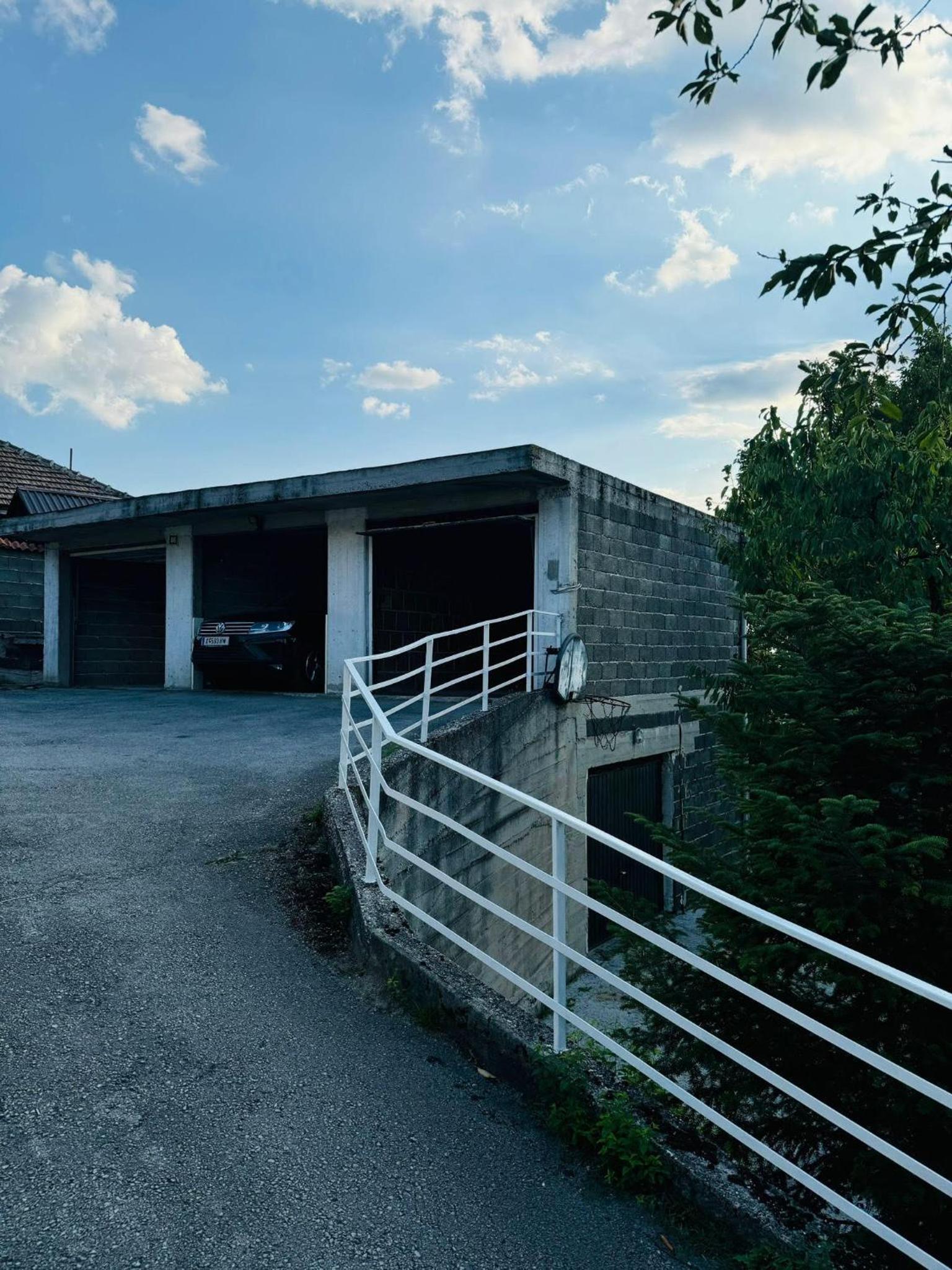 Gianni's Apartments