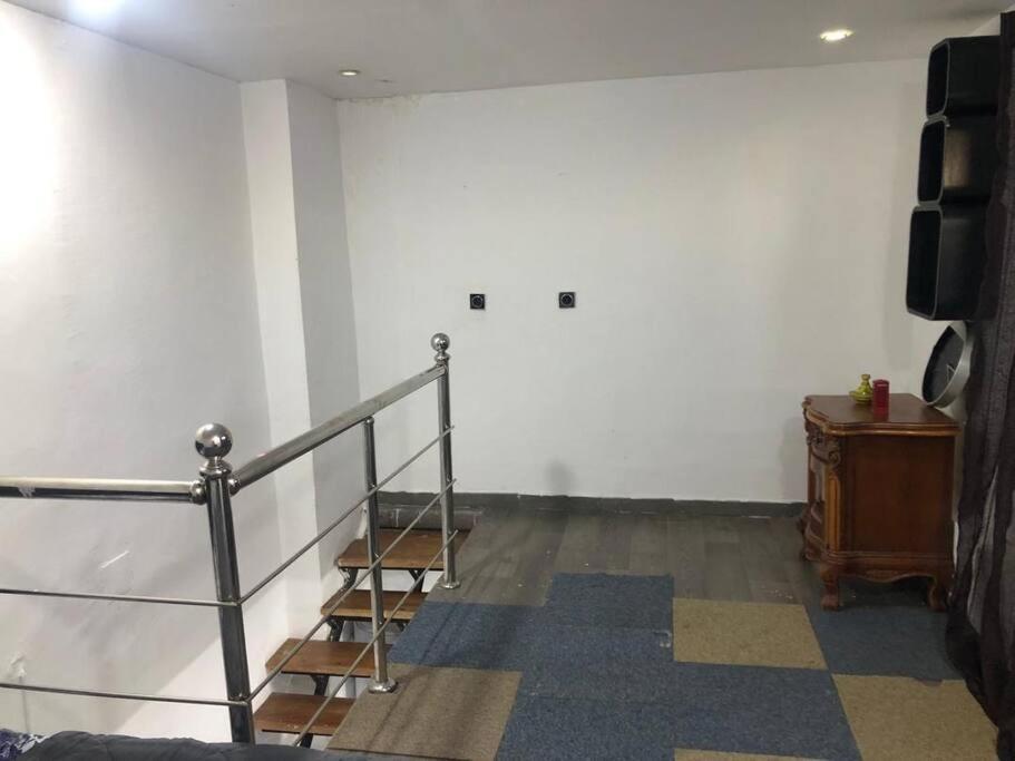 Studio Cheraga center