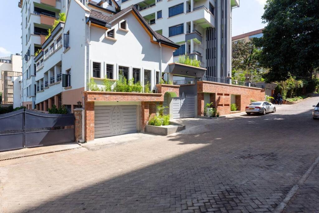 Executive 2BR Penthouse near sarit mall Westlands, next to movenpick hotel view 4