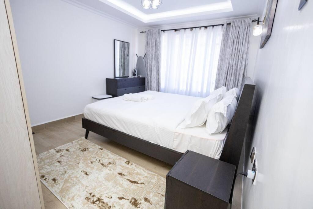Executive 2BR Penthouse near sarit mall Westlands, next to movenpick hotel view 5