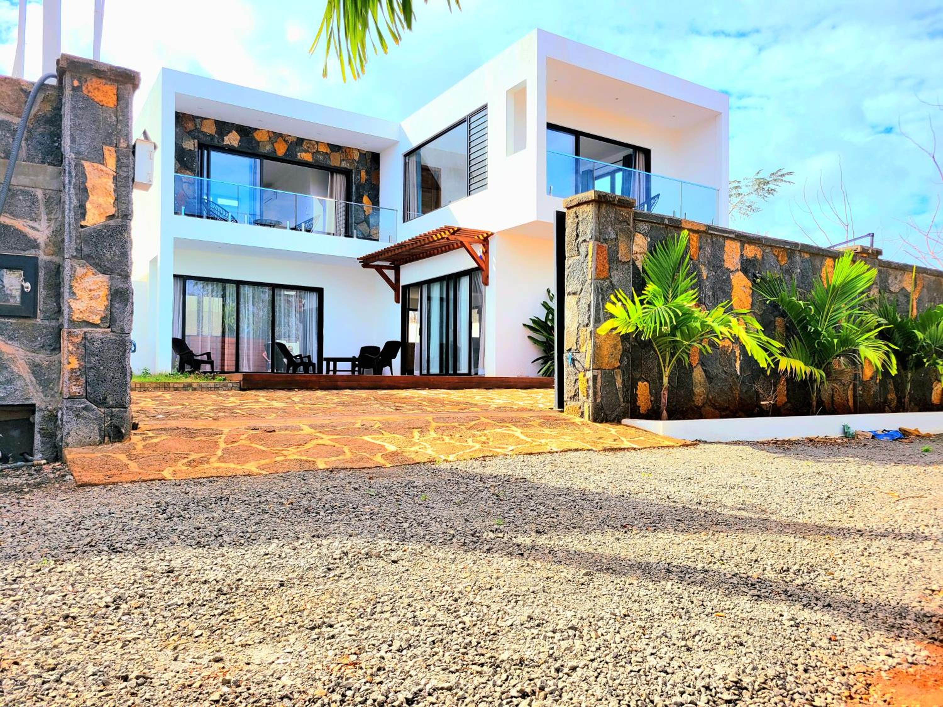 Maurent Villa - Private Pool near Trou aux Biches Beach, Shops & Restaurants