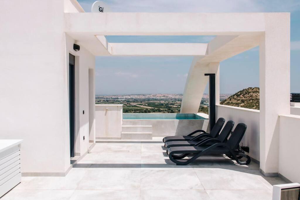 Beautiful luxurious apartment with rooftop pool