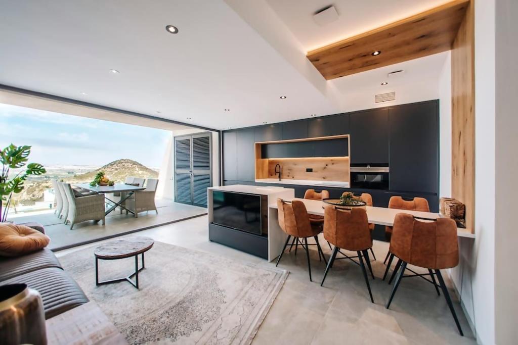 Beautiful luxurious apartment with rooftop pool photo 3