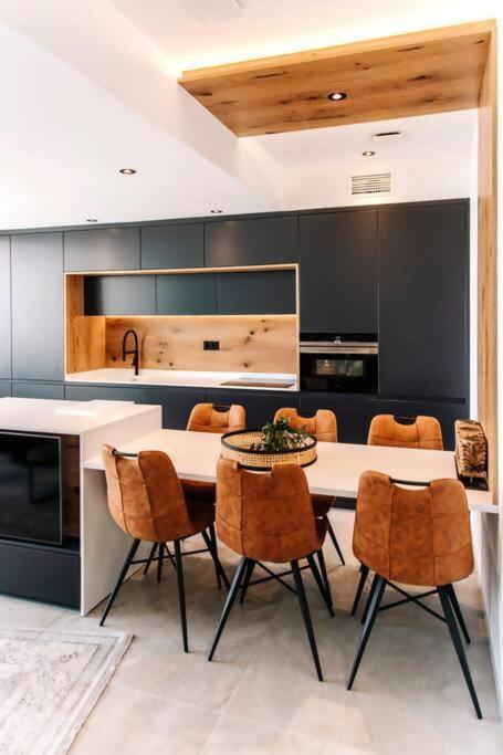 Beautiful luxurious apartment with rooftop pool photo 2