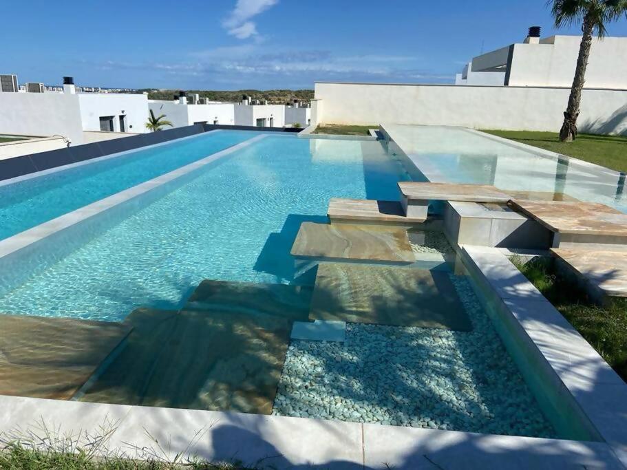 Beautiful luxurious apartment with rooftop pool photo 4