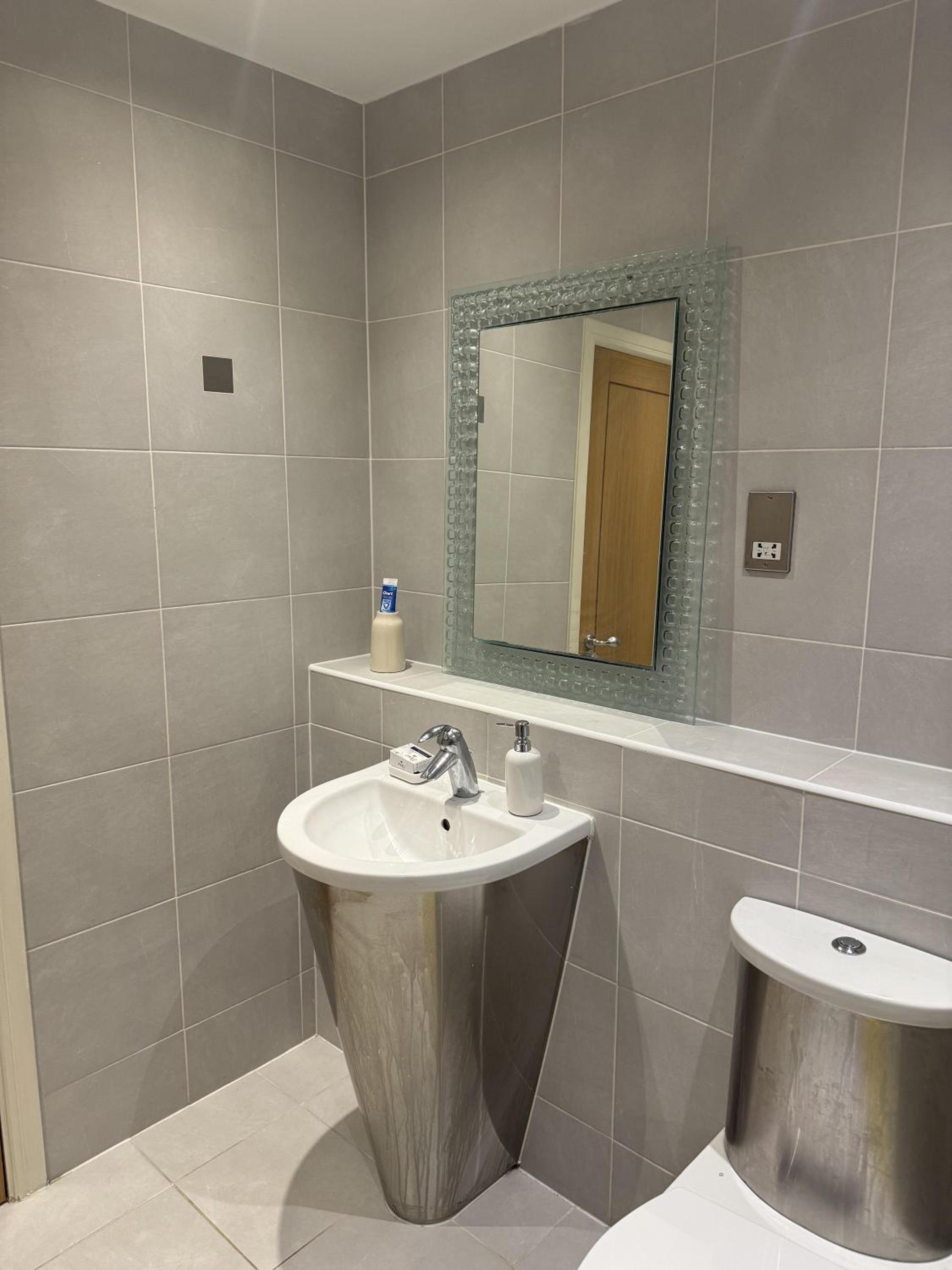Bute Terrace Apartment - Cardiff City Center view 2