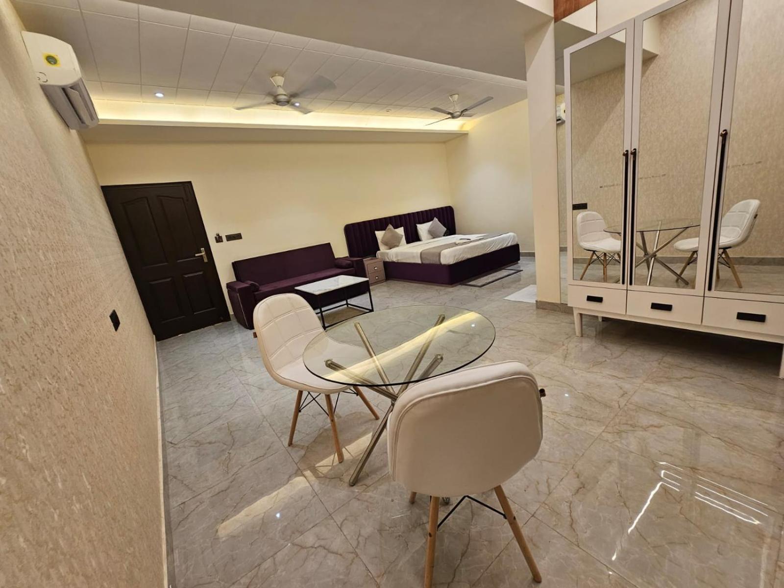 Hotel the Glass House view 5